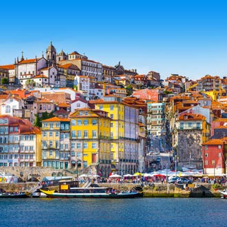 Skyline met kleuren huisjes Porto