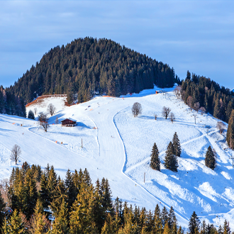 Skigebied met skiliften Soll, Tirol, Oostenrijk