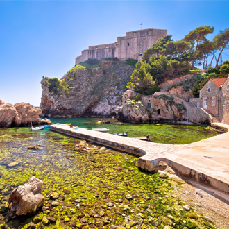 Dubrovnik baai historische muren en Lovrijenac fort in Dubrovnik