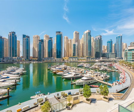 <p>Skyline van Dubai met Haven</p>