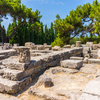 De ruines van de tempel van Athena Polias in Filerimos nabij Trianda Rhodos