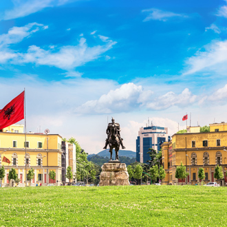 <p>Standbeeld in Tirana</p>
