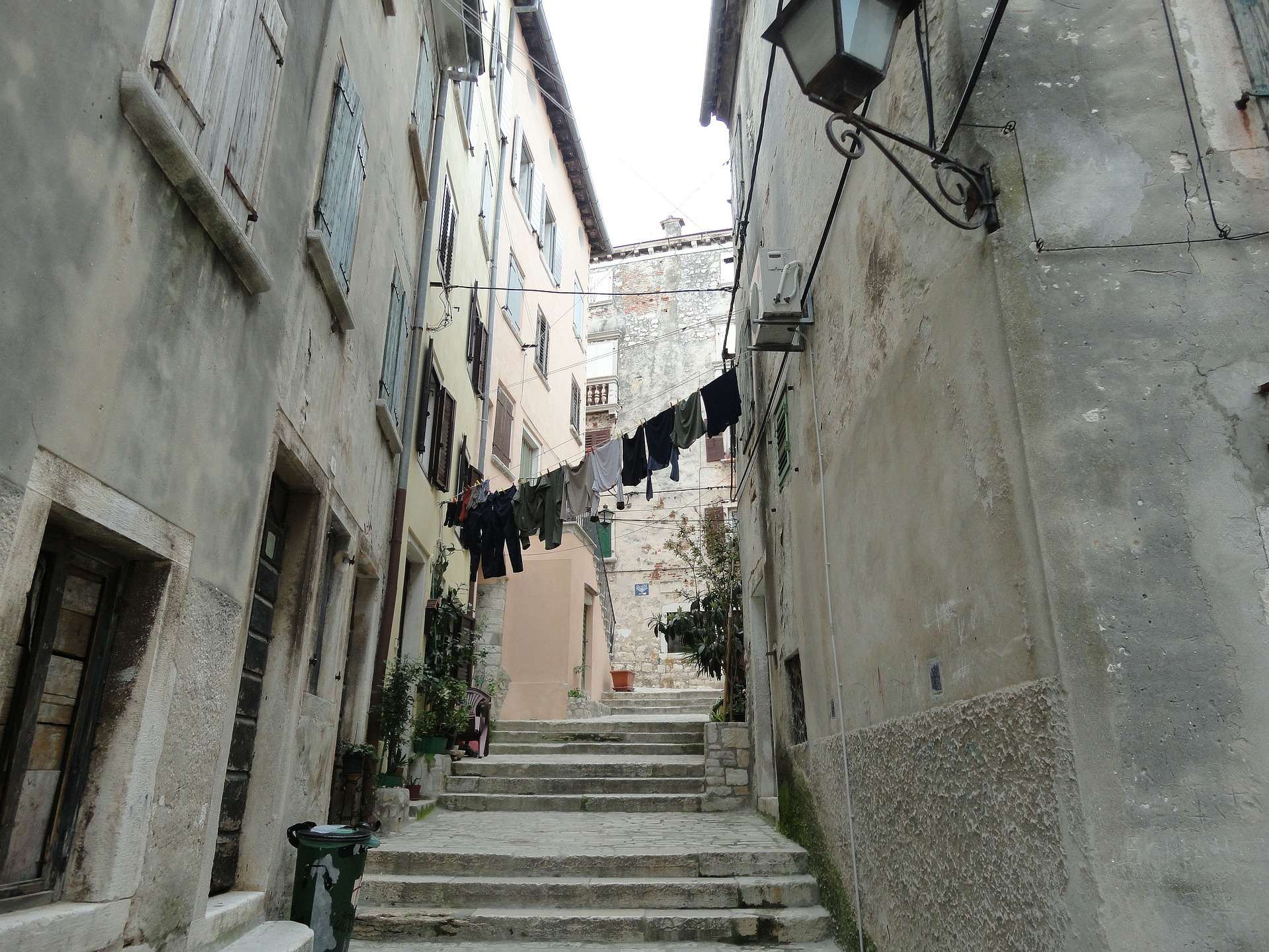Trappen tussen huizen Istrië Kroatië