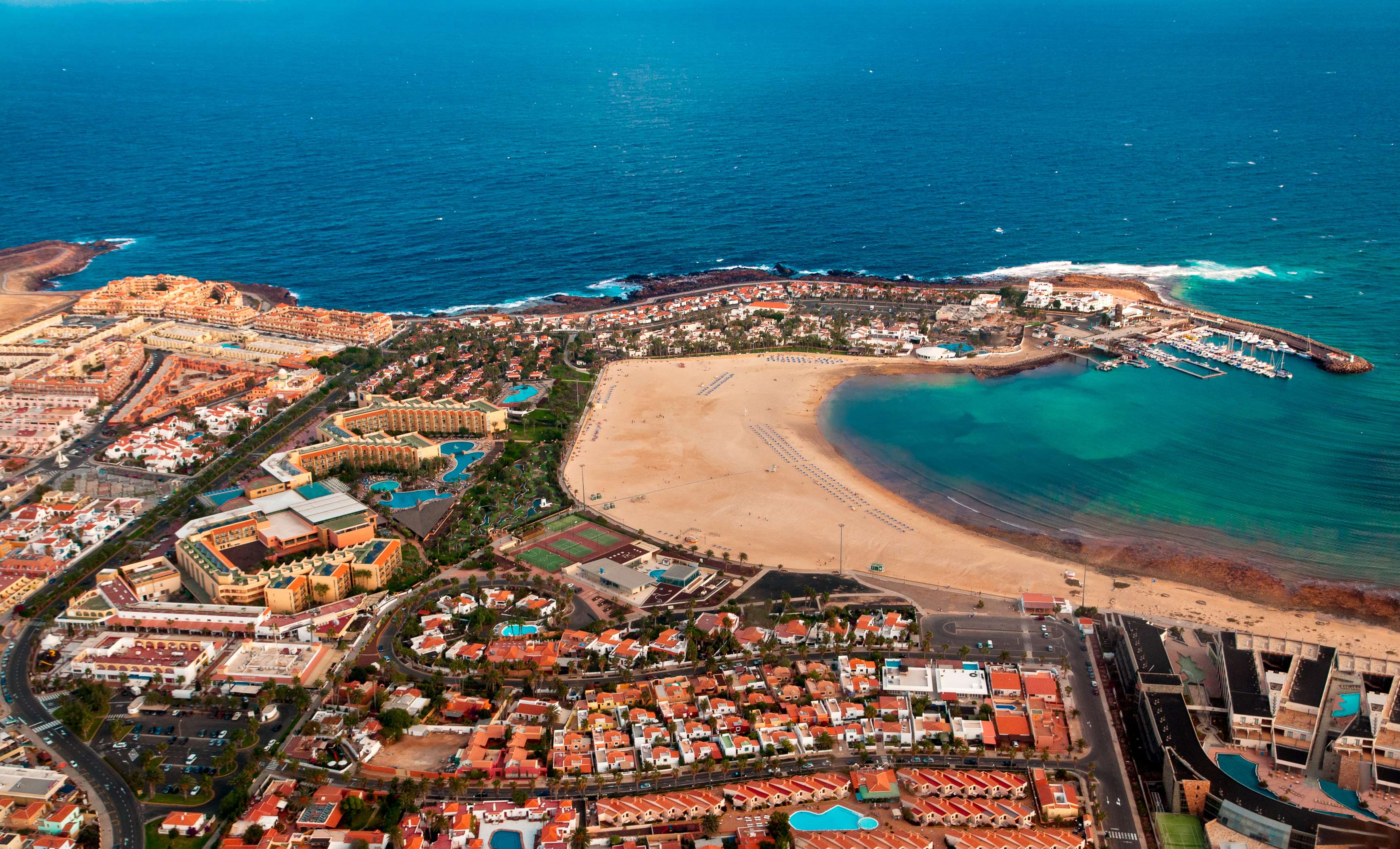Caleta De Fuste Fuerteventura vanuit de lucht