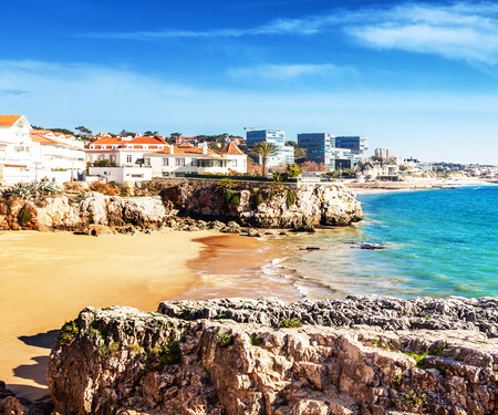 <p>Een foto van rotsen aan de kust van Estoril, Lissabon, Portugal</p>