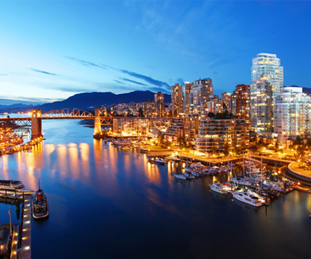 <p>Skyline Vancouver in de avond</p>