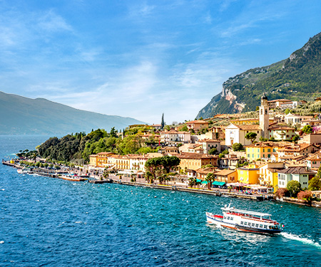 <p>Een idyllisch plaatje van het Gardameer aan Limone sul Garda</p>