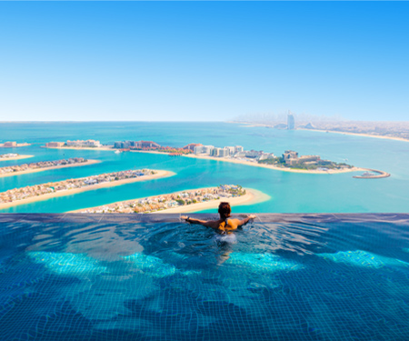 <p>Infinity pool met zeezicht in Dubai</p>