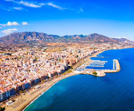 <p>Strand van Nerja in Zuid-Spanje</p>