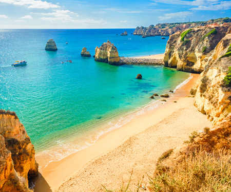 <p>Strand bij Lagos in de Algarve</p>