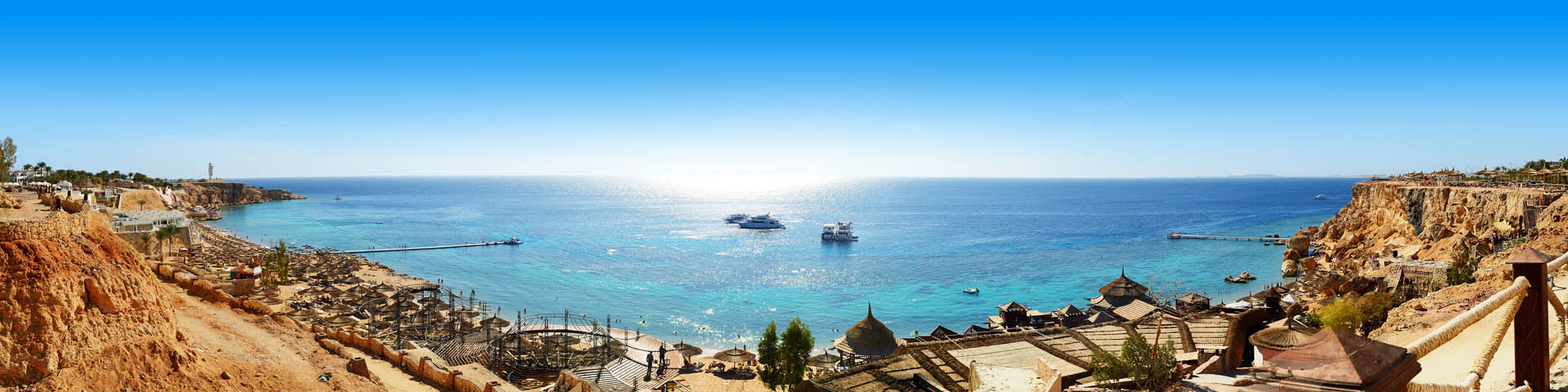 Zonnig strand met goed weer in Egypte