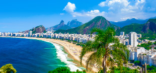 Bruisende kustlijn van Brazilie