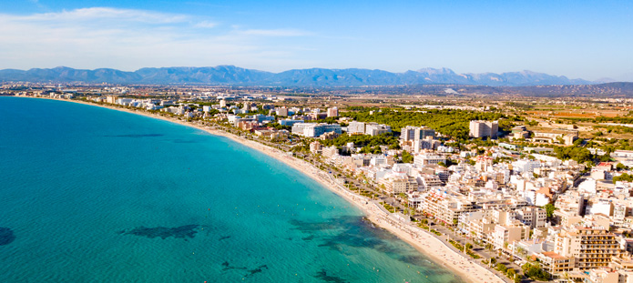 De kustlijn van El Arenal