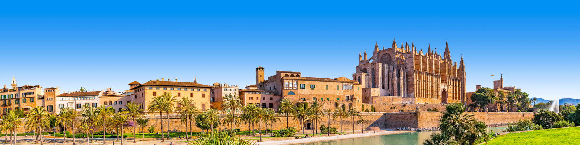 Uitzicht op de kathedraal in Palma tijdens een korte vakantie