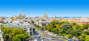 Uitzicht op cibeles plaza met fontein in Madird