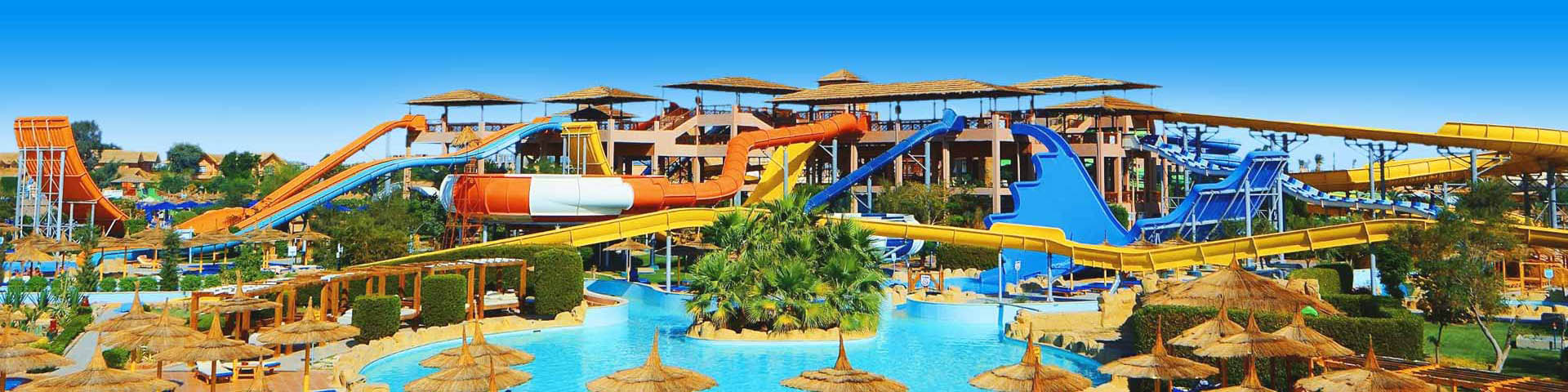 Waterpark met glijbaan en zwembad in Egypte