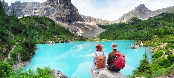 Koppel in de bergen van de Dolomieten