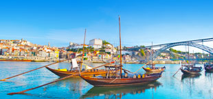 Bootjes in de rivier bij Porto