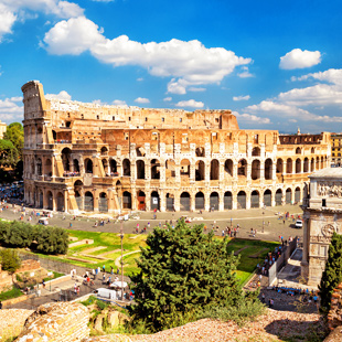 Plein in Rome met blauwe lucht