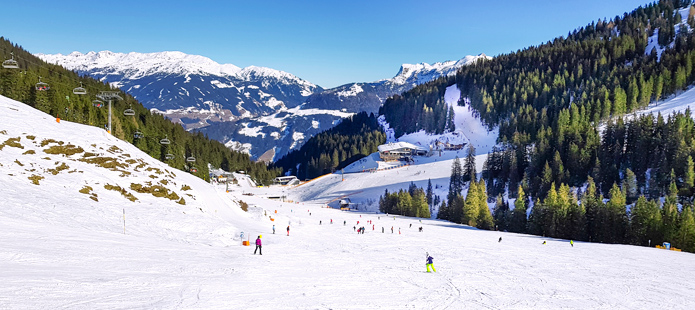 Besneeuwde bergen wintersport Oostenrijk