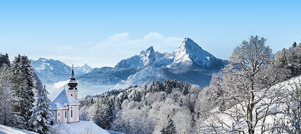 Besneeuwde bergen op wintersport