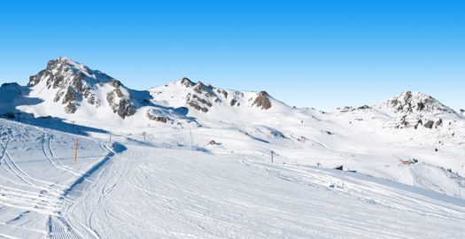 Besneeuwde bergen wintersport Oostenrijk